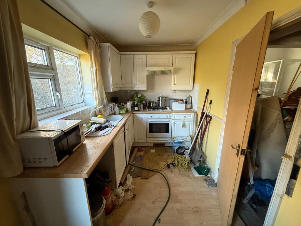 Lot: 47 - EXTENDED END-TERRACE HOUSE FOR IMPROVEMENT - Kitchen area with window to the rear